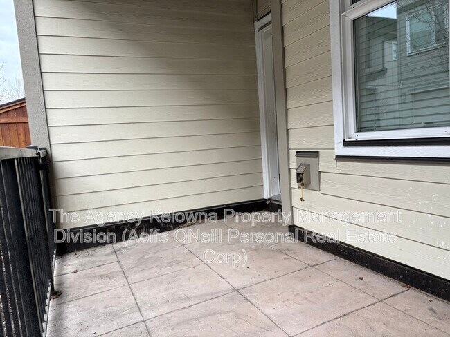 Photo du bâtiment - 1308 Rutland Rd N