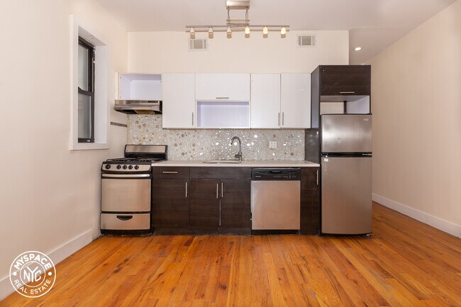 Foto del edificio - 732 St Marks Ave