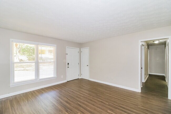 Foto del edificio - 7006 Knollwood Dr