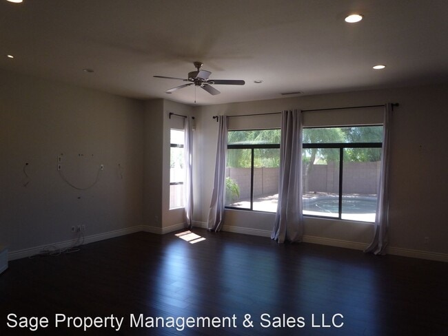 Building Photo - 3 br, 2 bath House - 4515 E. Weaver Rd.