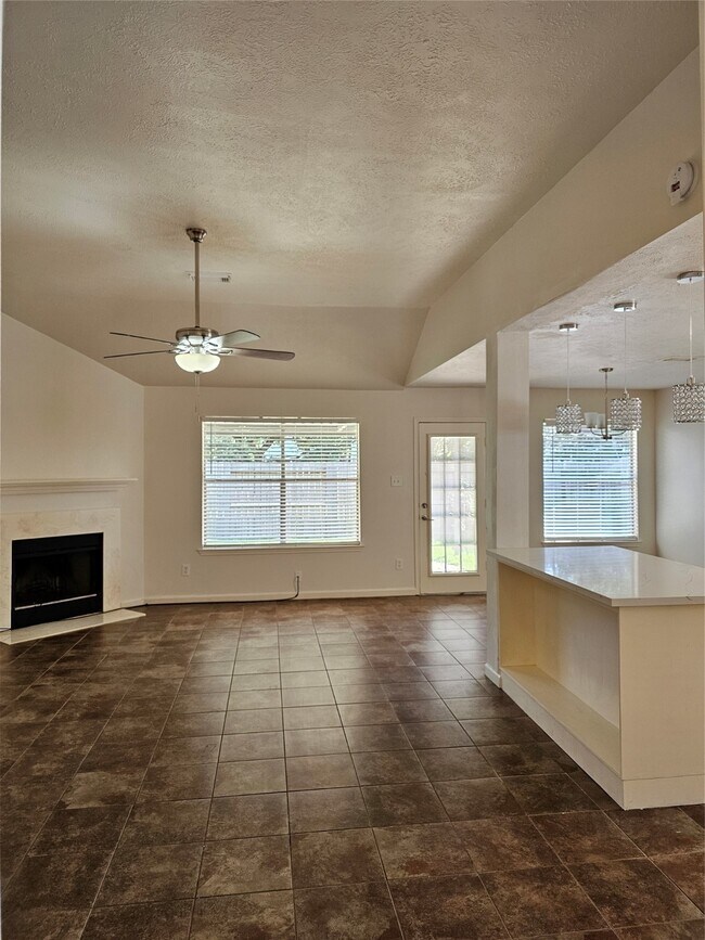Foto del edificio - 16027 Cypress Trace Dr