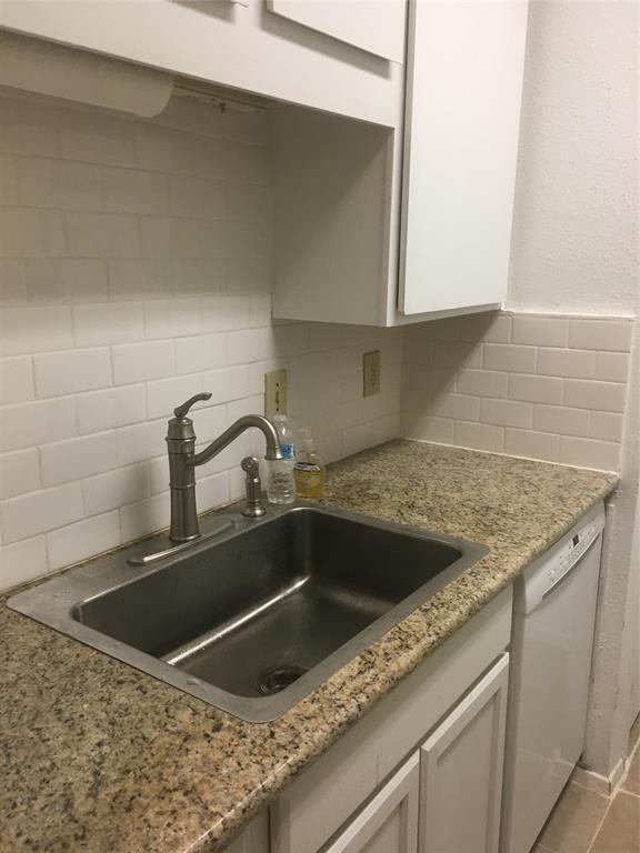 Foto del edificio - 7900 N Stadium Dr