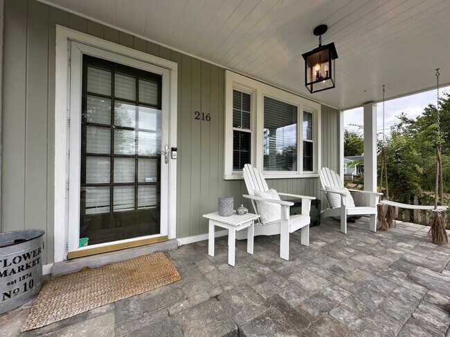 Building Photo - Sylvan Park Fully Furnished Home and Guest House-Shorter Term Leases Available!