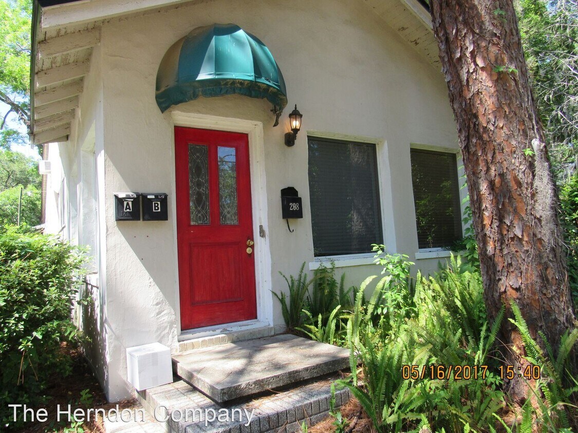 Primary Photo - 5 br, 2 bath House - 208 E. College Street