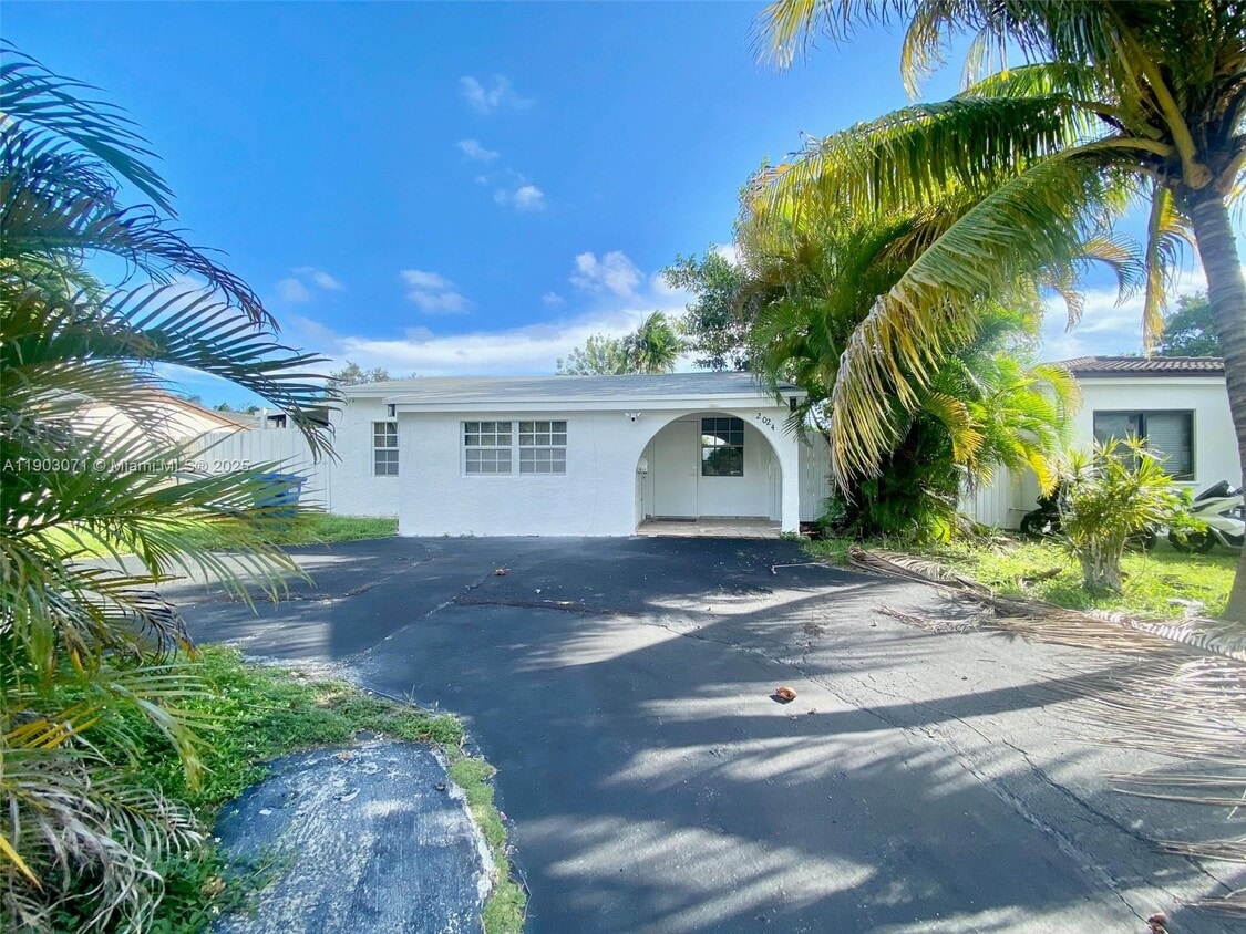 Foto principal - 2024 NE 183rd St