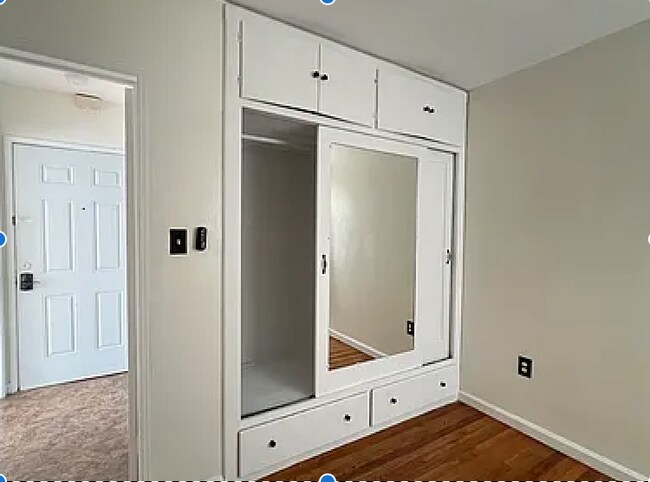 Foto del edificio - 1327 N Orange Dr