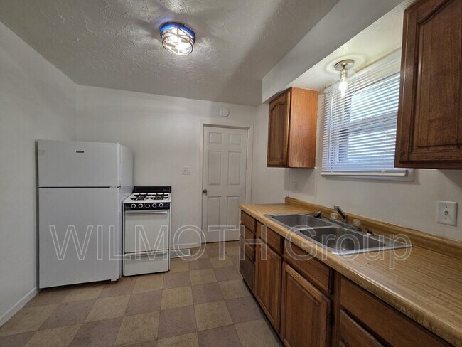 Foto del edificio - 702 W 23rd St