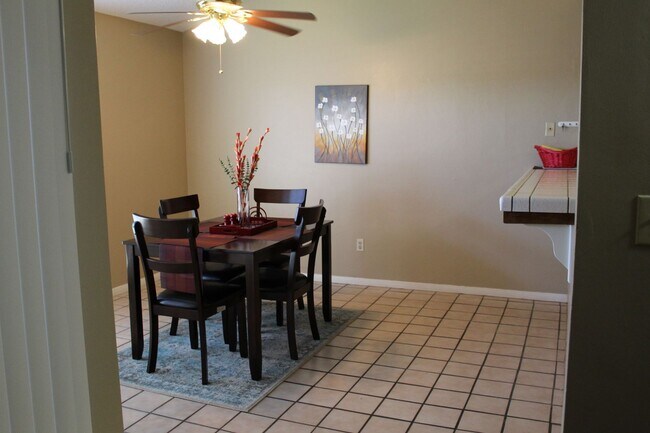 Foto del edificio - Cute Condo North Bakersfield