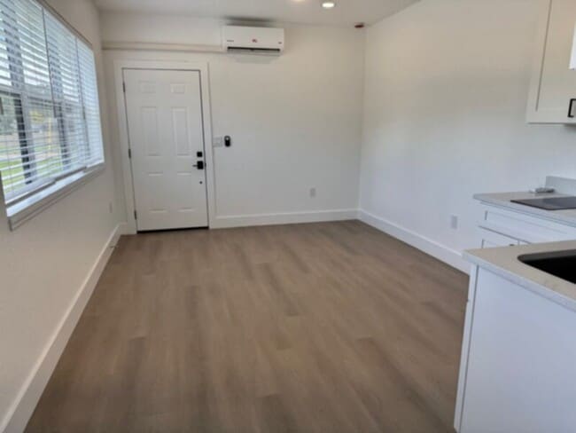 Building Photo - Beautiful Renovated Studio with All Utilit...