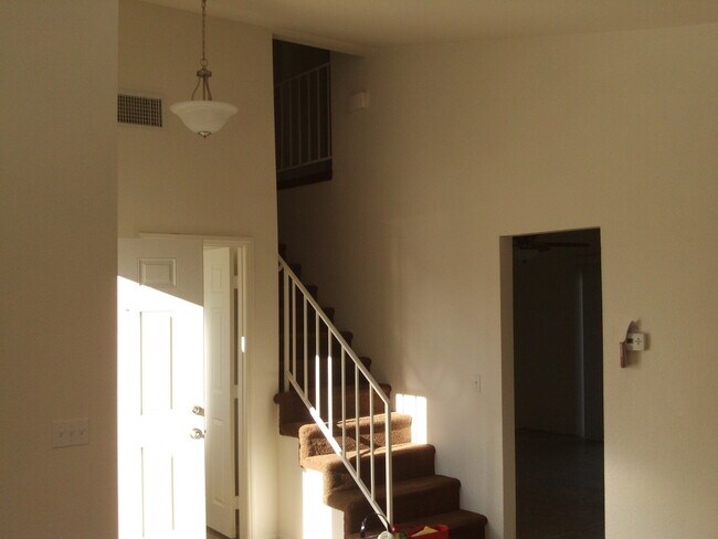 Foto del edificio - ( ( ( Coming Soon ) ) )  3 bed 2.5 bath La Sierra Home