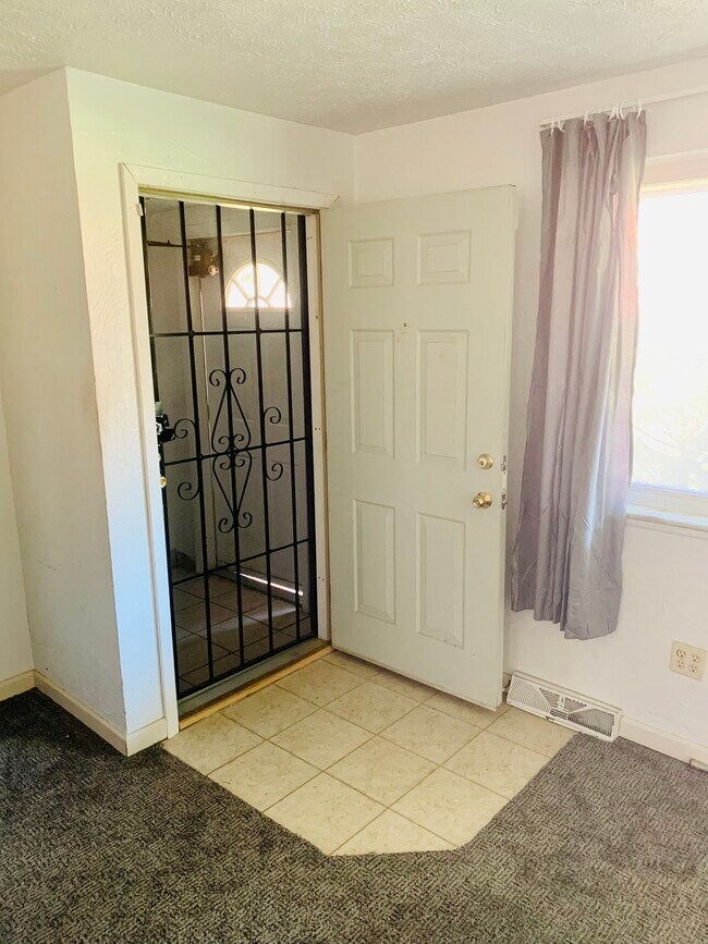 Entrance from inside - 23930 Banbury Cir