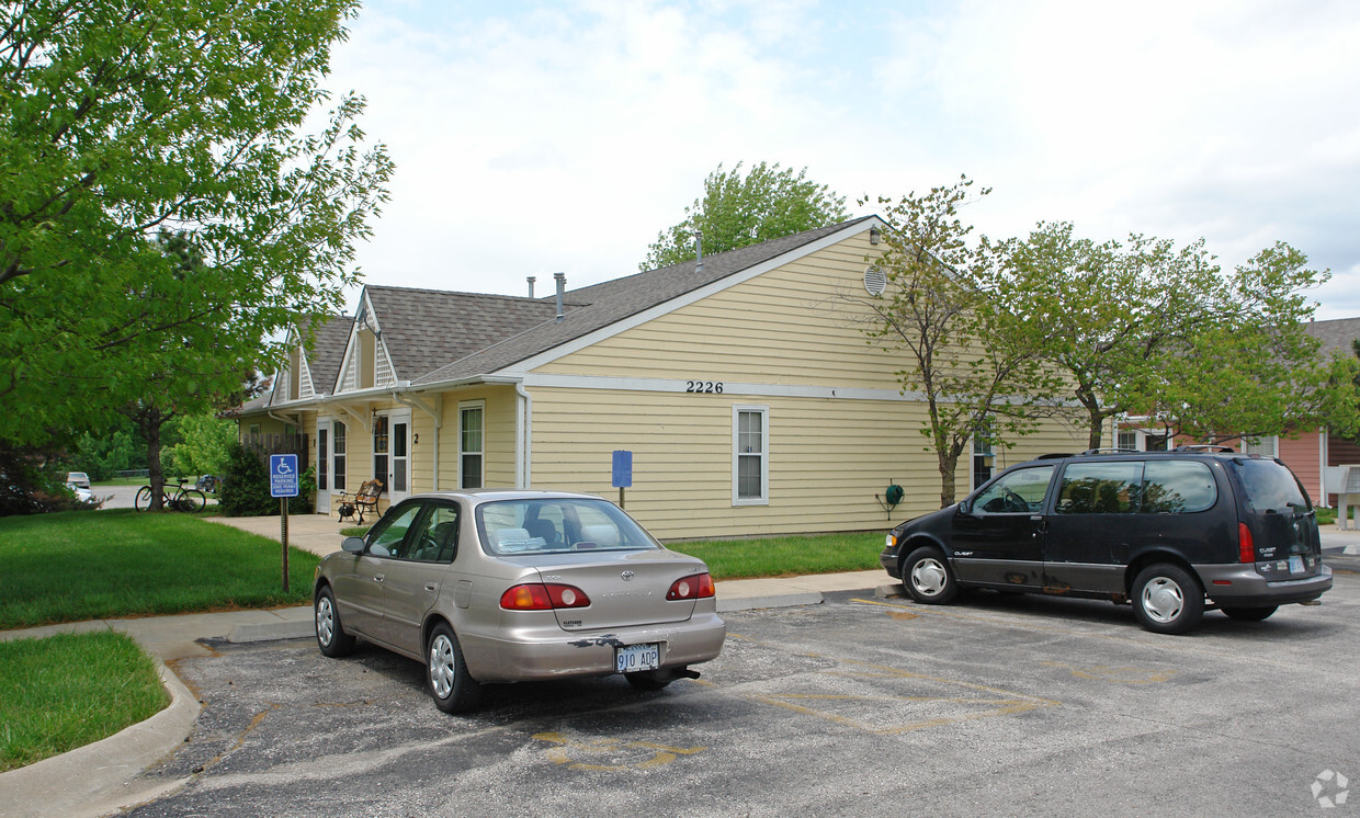 Primary Photo - 2218-2226 W Yale Rd