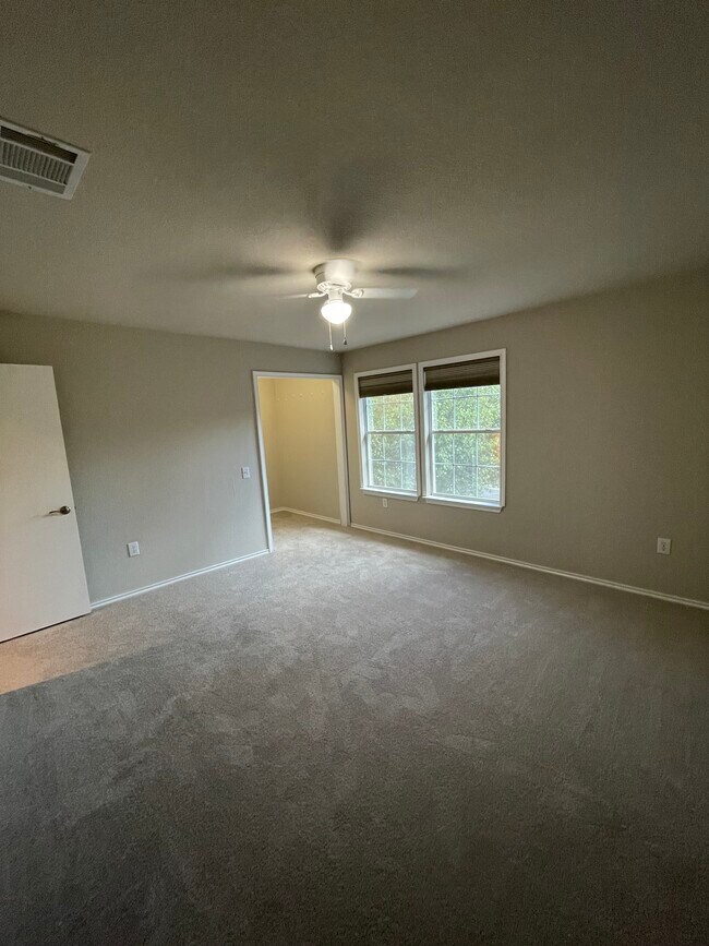 Foto del edificio - 5709 Abby Ann Ln