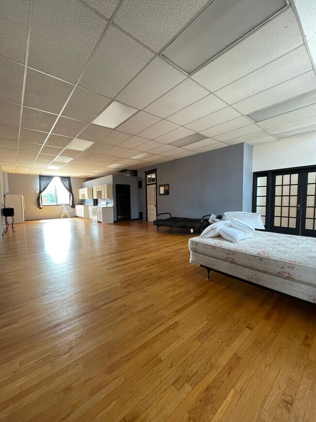 Foto del edificio - 608 1/2 Commercial St