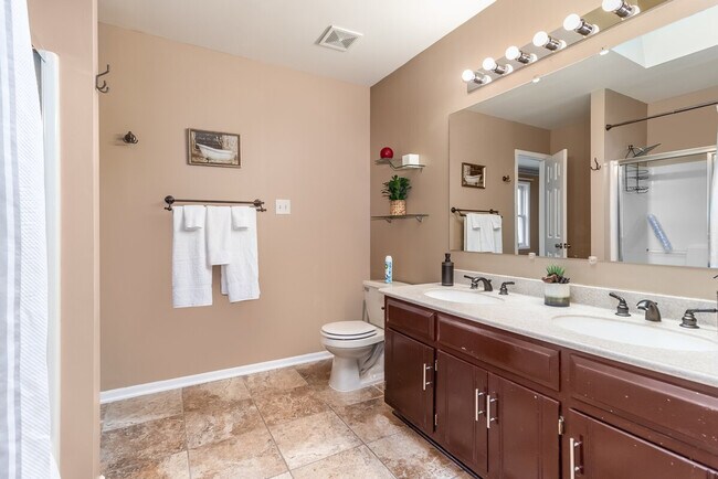 Building Photo - 1201-1203 Johnston Drive-SI ID1497747P