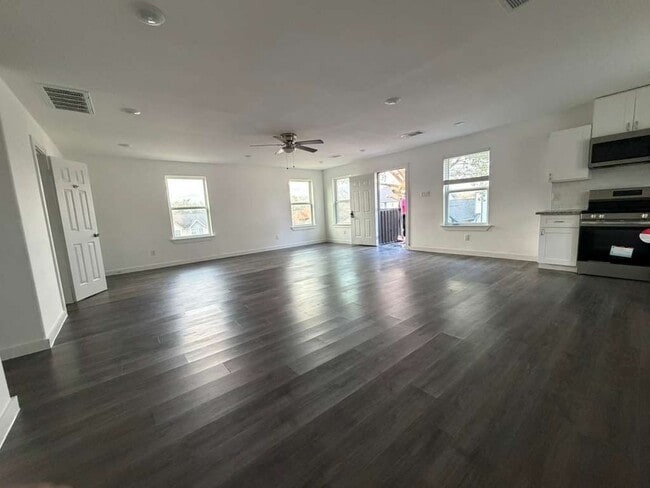 Building Photo - 5616 Hollow Pines Dr