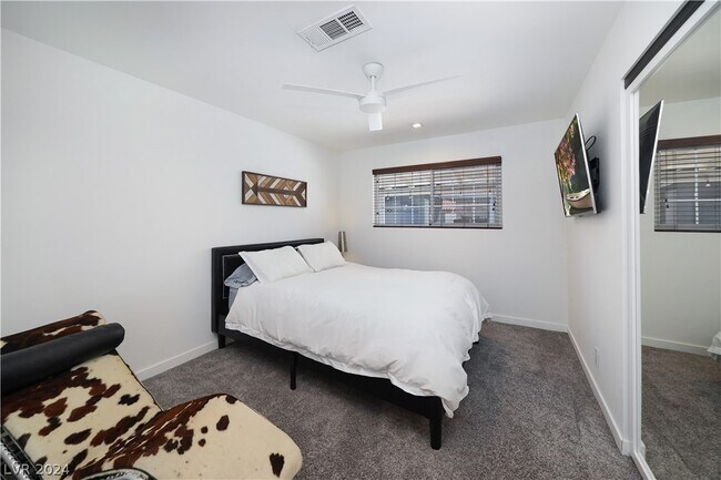 Building Photo - 2809 Colanthe Ave