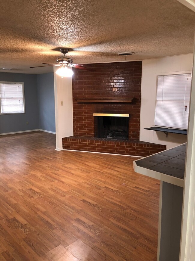 Building Photo - Spacious Four Bedroom! Pre-Leasing for Fal...