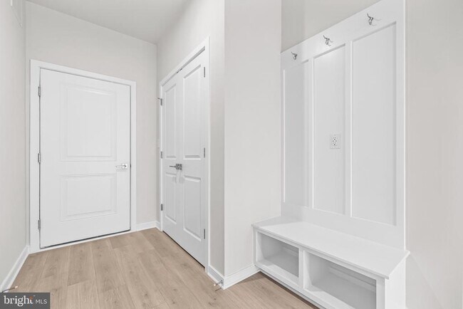 Foto del edificio - 6236 Folly Ln