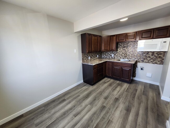 Building Photo - 414 Highmeadow Dr