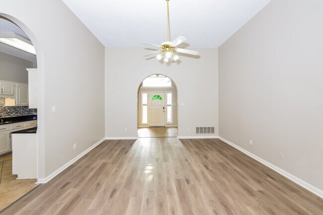 Foto del edificio - 1338 Wolf Ridge Dr