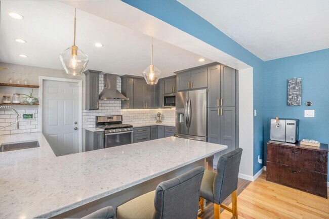 Foto del edificio - 301 Gold Ave NW