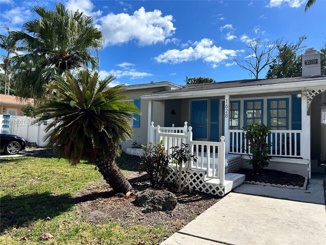 Foto del edificio - 1628 NE 4th Pl