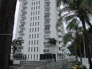 Building Photo - 5313 Collins Ave