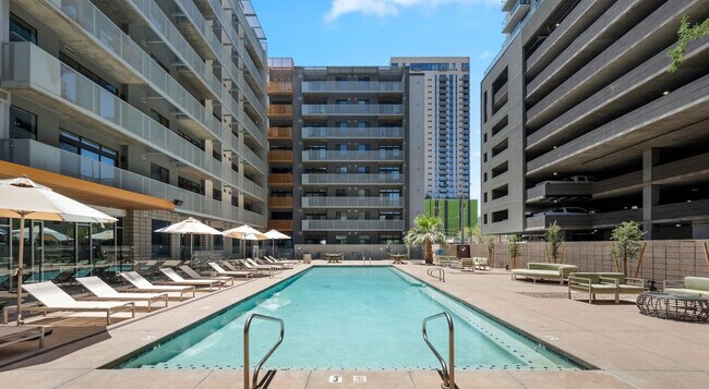 Foto del edificio - 333 E Roosevelt St