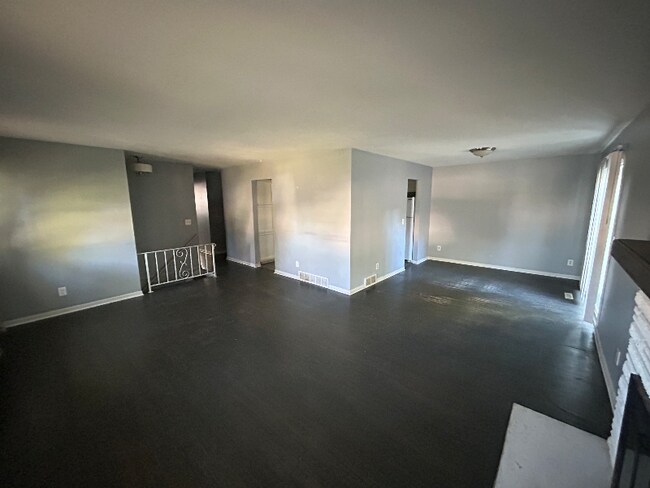 Building Photo - 6647 Vernon Ave