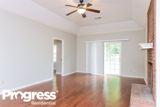Building Photo - 2631 Itasca Dr