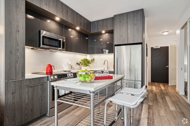 2BR, 1BA - 643 SF - 1177 Market at Trinity Place