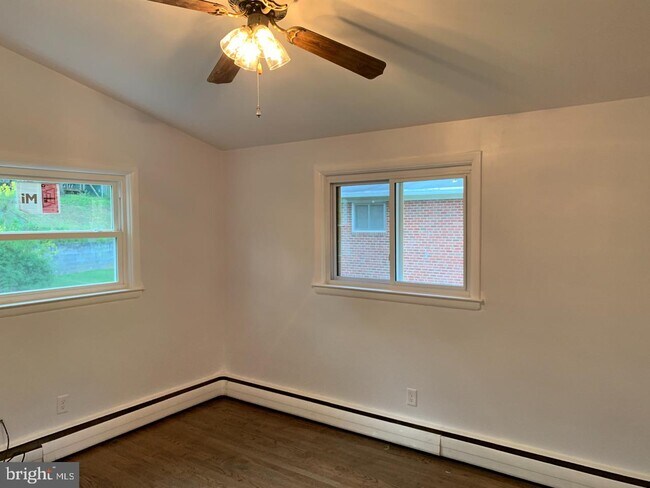 Building Photo - 6408 Everall Ave