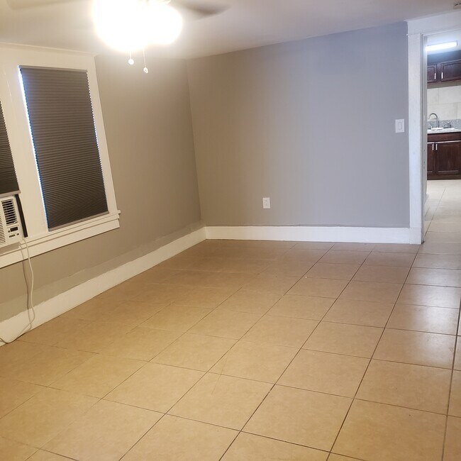 Habitación - 8320 Cohn St