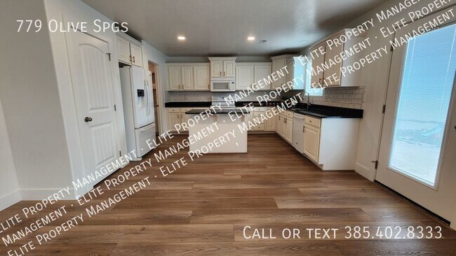 Foto del edificio - Updated beautiful 4 bedroom home