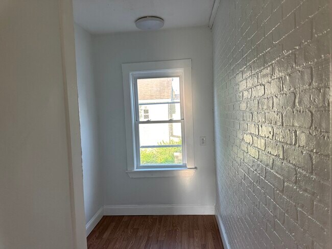 Building Photo - 143 Perkins St