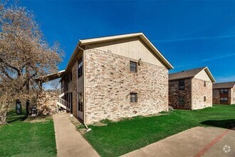 Building Photo - 218 Renfro St