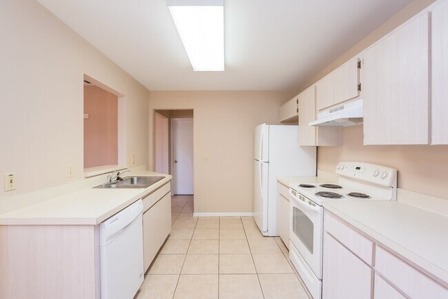 Building Photo - 315 Sand Ridge Dr