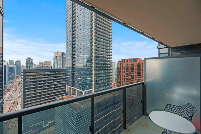 Photo du bâtiment - 33 Sheppard Ave E