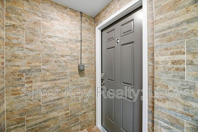 Building Photo - 2113 W Madison Ave