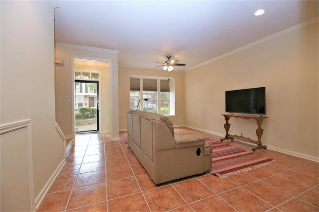 Foto del edificio - 7451 Brompton St