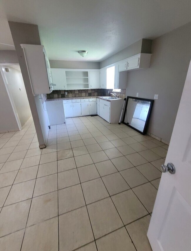 Foto del edificio - 4 Bedroom house Available
