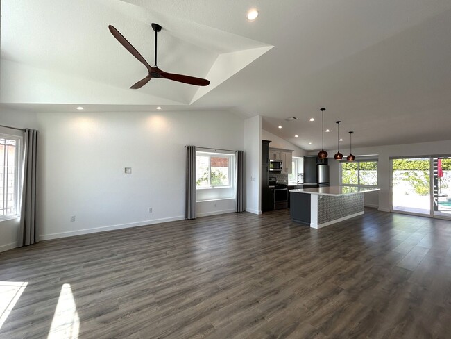 Building Photo - AVAILABLE NOW! Beautifully UPDATED 4 Bedro...