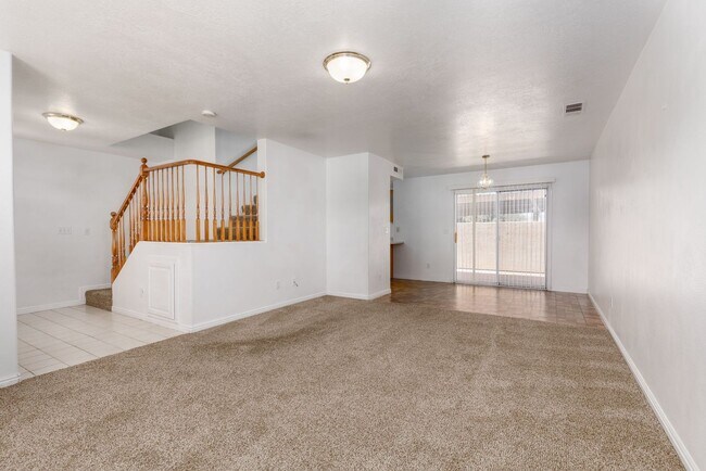 Building Photo - 3 Bedroom, 2.5 Bathroom Parkside Townhome