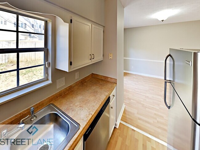 Building Photo - Charming 3 Bedroom in Nashville!