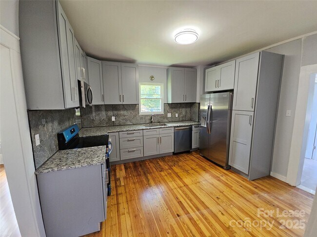 Foto del edificio - 1704 16th St NE