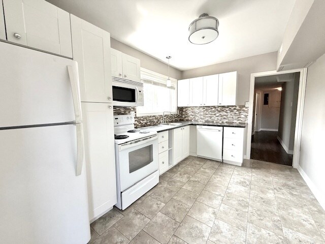 Building Photo - AMAZING OLD South Apartment!  1 Bedroom +D...