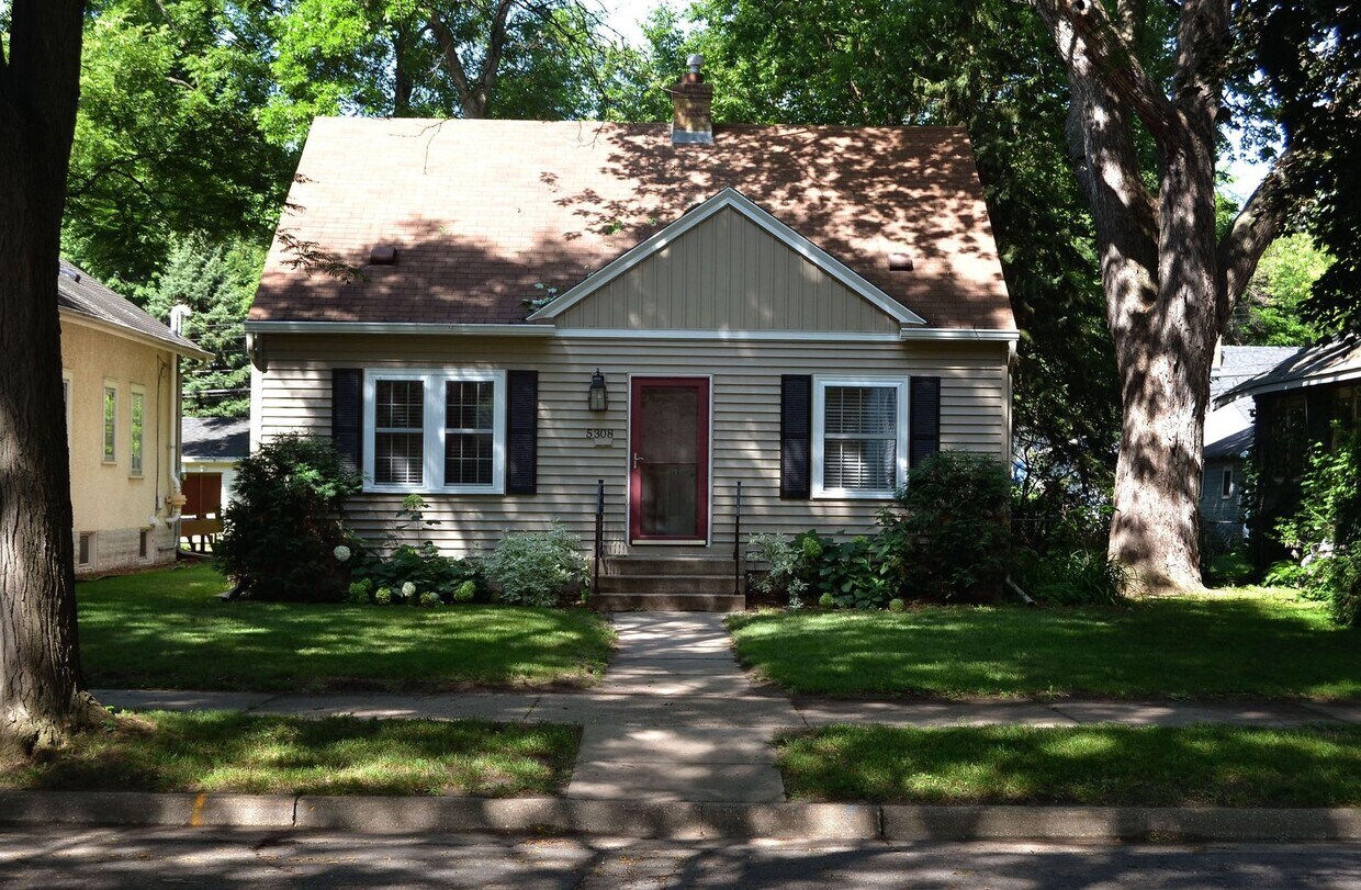 Foto principal - Single Family Home in Minnehaha Neighborho...