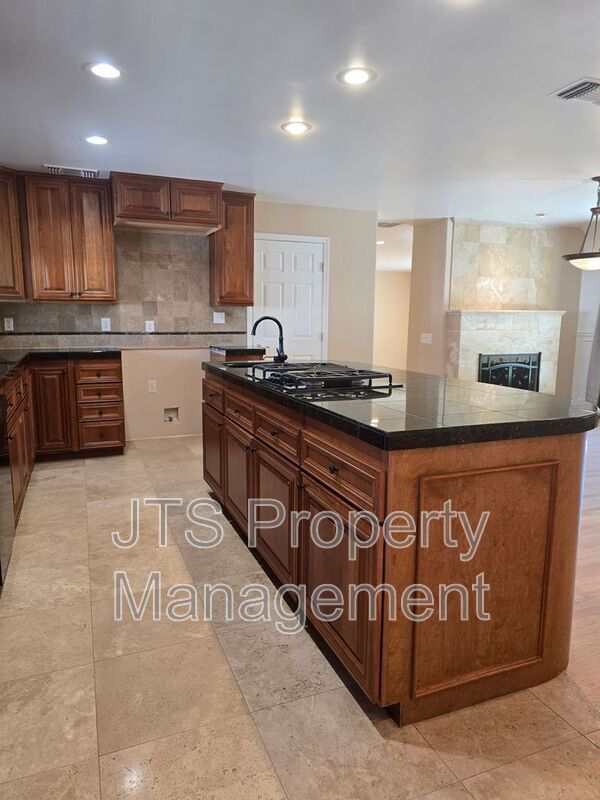 Building Photo - 5220 Tucson Cir