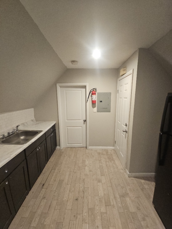 Building Photo - 318 Grove St